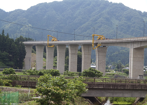 橋梁点検車